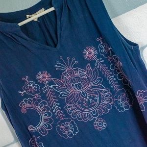 Flowy long tank top with embroidery